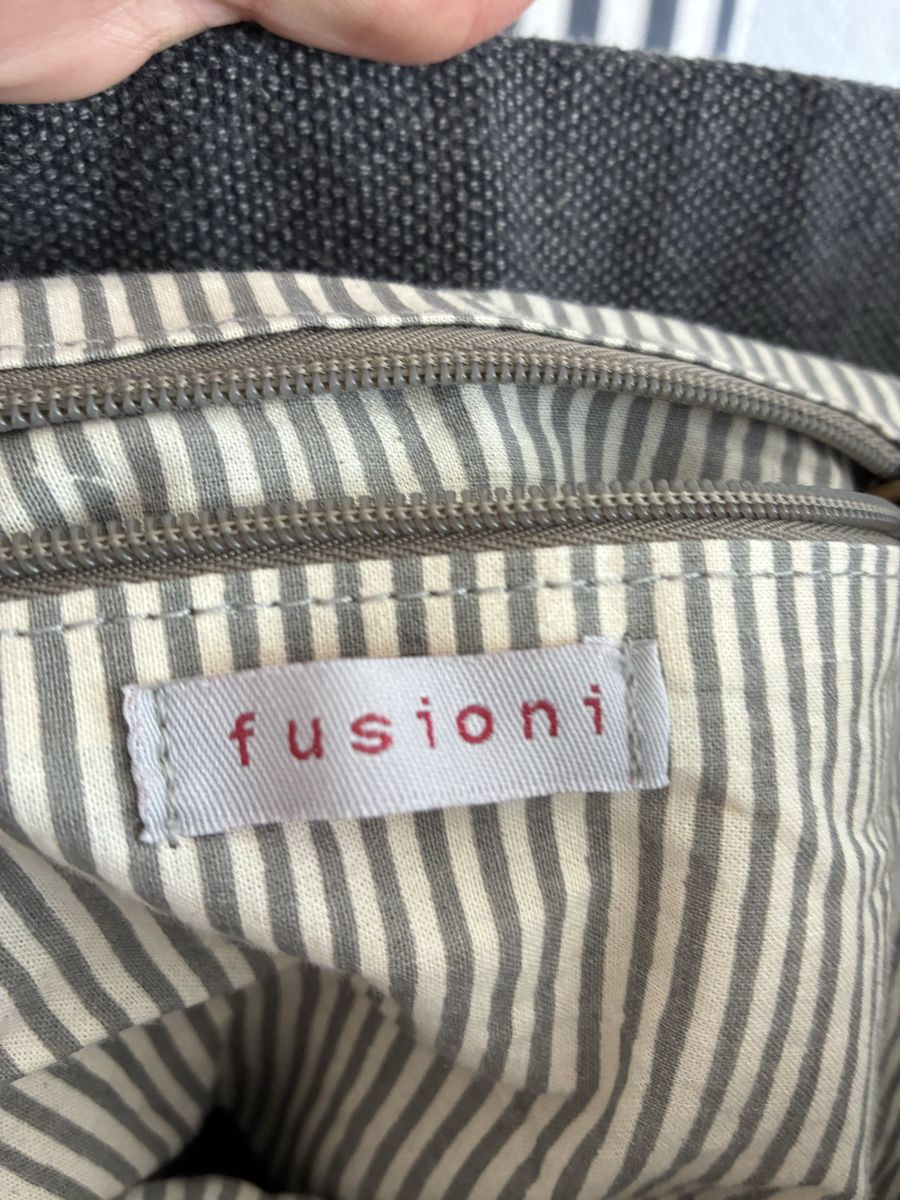 Borse da donna: Fusioni Canvas Convertible Bag - Stylish and Versatile – Usato da Fürigen venduto da cochenco 1