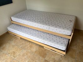 Ausziehbett mit 2 Matratzen, perfekt für den Sommer!