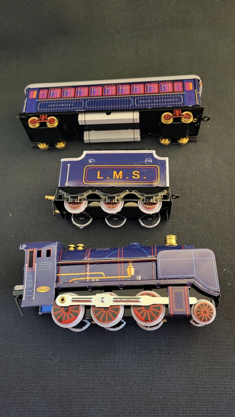 Spielzeuge: Blech-Eisenbahn L.M.S. mit Schlüssel-Aufzug – Neu und originalverpackt aus Basel von spinne02 2
