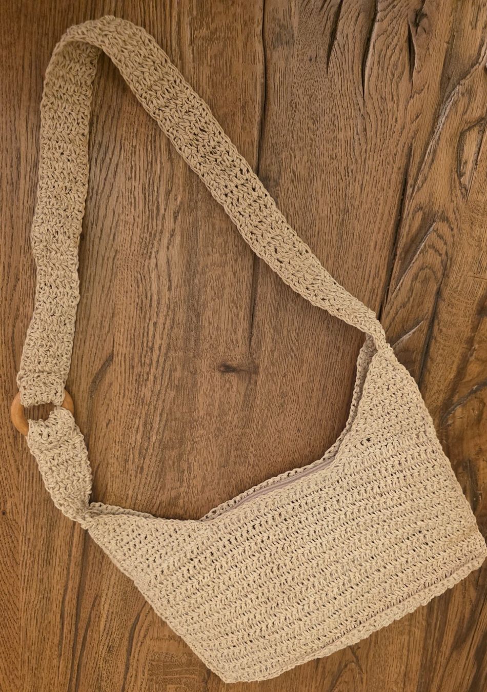 Taschen für Damen: Wunderschöne Tasche gehäkelt beige mit Holzdekor – Gebraucht aus Basel von sci_67ms 1