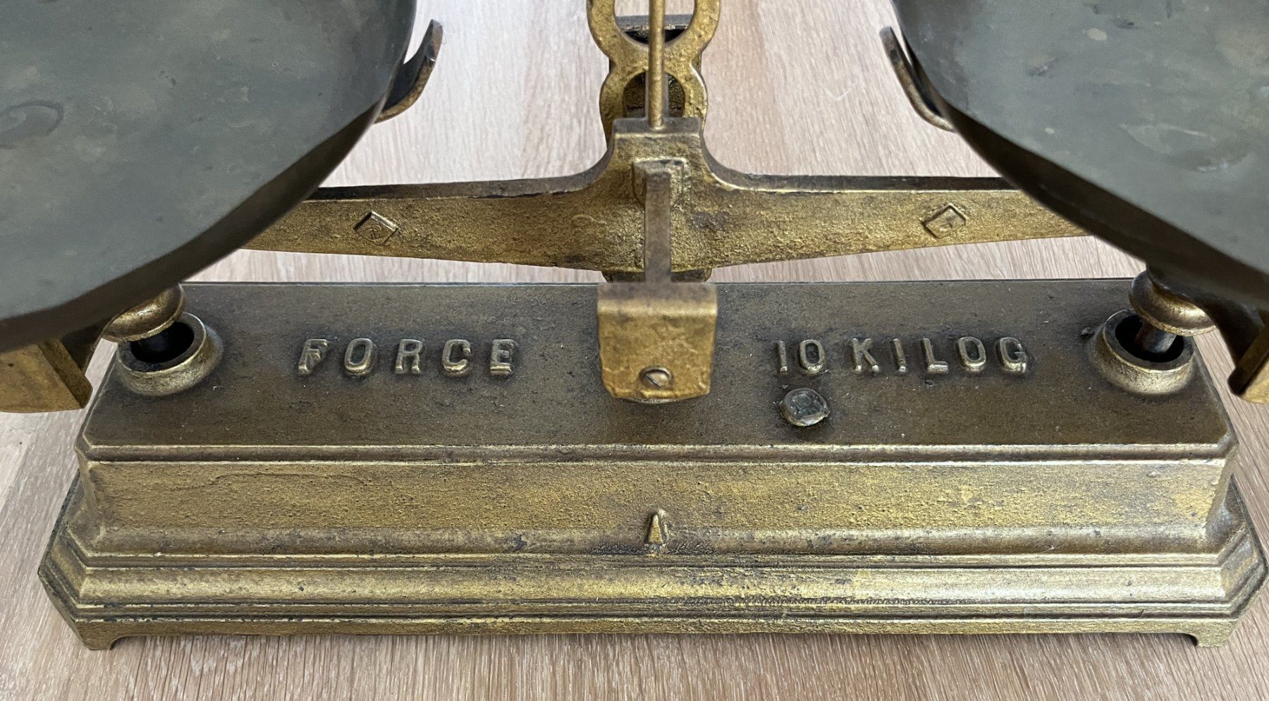 Waagen und Gewichte: Antike Balkenwaage Force 10 Kilogramm – Gebraucht aus Dornach von Deco89 1