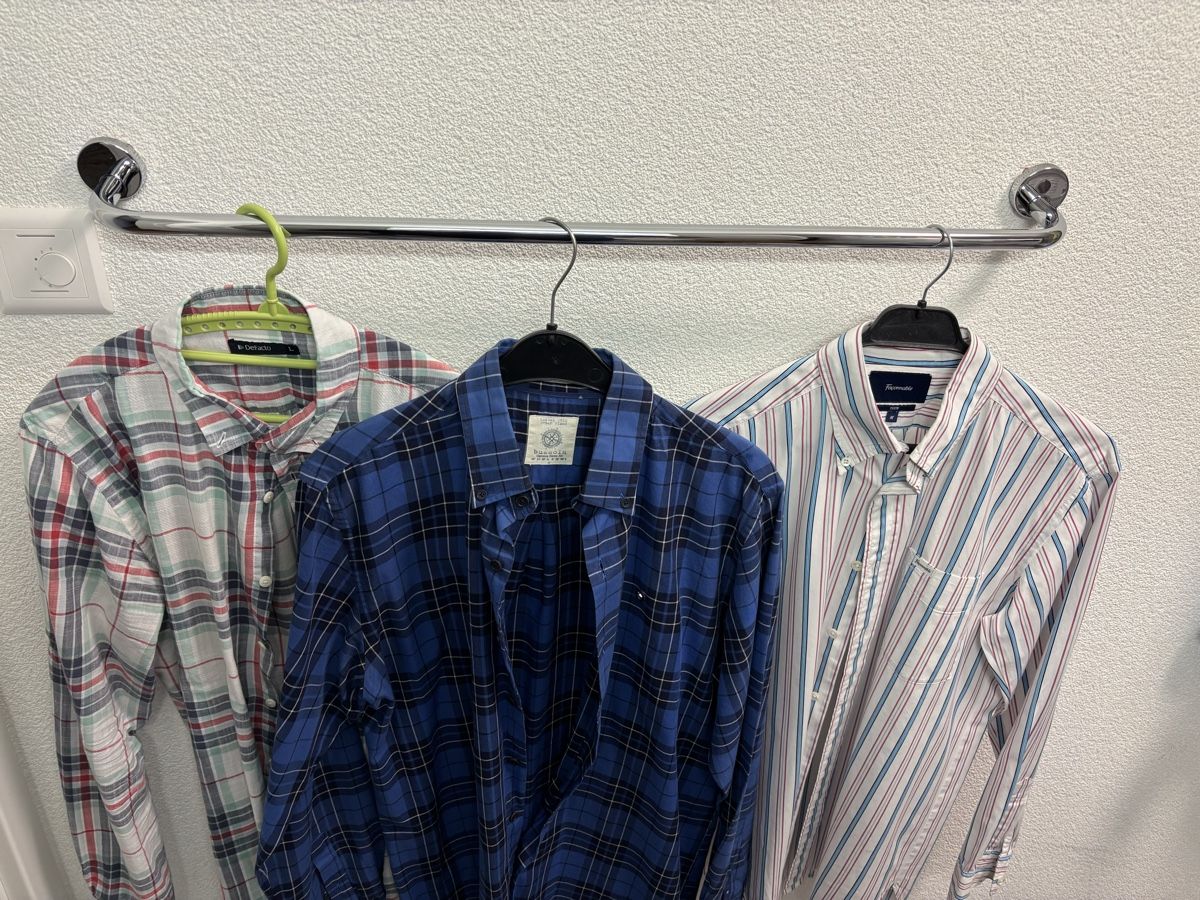 Maglioni & Felpe: 2 hoodies, 3 shirts L – Usato da Neuchatel venduto da UMY 1