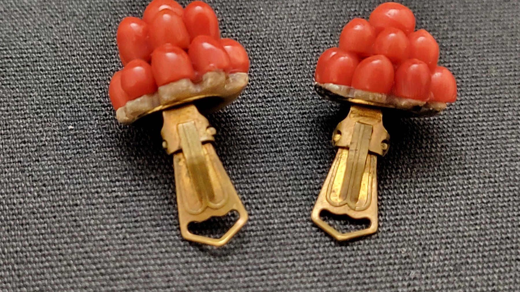 Boucles d'oreille: Korallen-Ohrclips – D'occasion à Basel par spinne02 4
