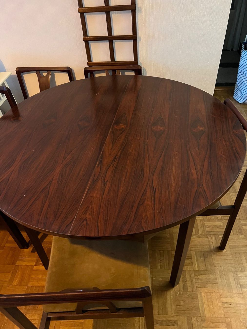 Tischset: Table à manger extensible vintage en bois massif + 6 chaises – Gebraucht aus Lausanne von dia_xs9l 1