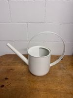 Gieskanne Metall weiss rundes Design gebraucht guter Zustand