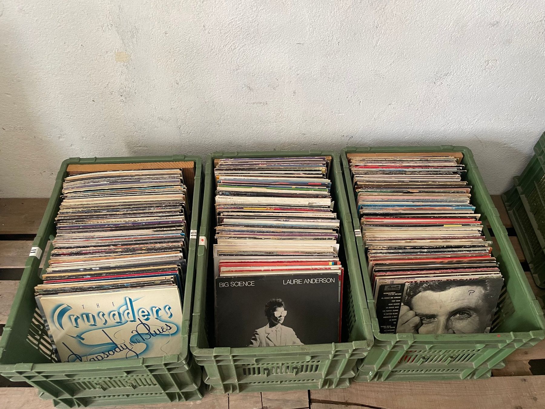 Vinyles: 3 caisses de disques vinyle 33 tours – D'occasion à La Croix (Lutry) par netrajet