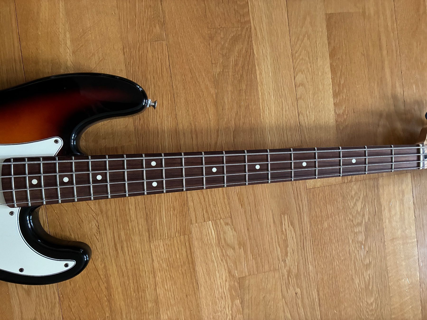 Musikinstrumente: Fender Precision Bass Mexico, Sunburst, ohne Case oder Bag – Gebraucht aus Luzern von zwanzigvier 5