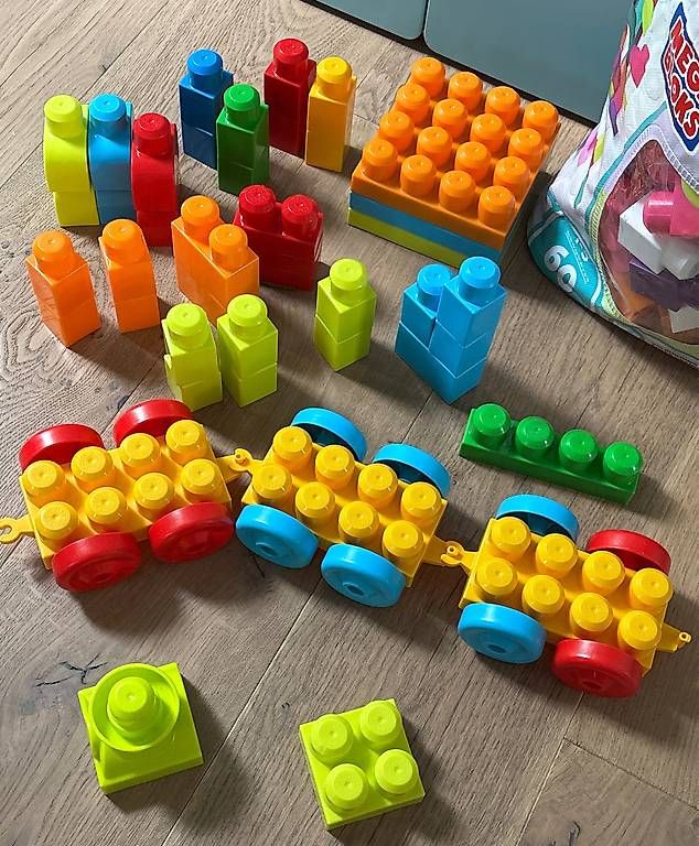 Spielzeuge: Mega Bloks verschiedene Farben - 102 Teile – Gebraucht aus Ebmatingen von Nibo2 2