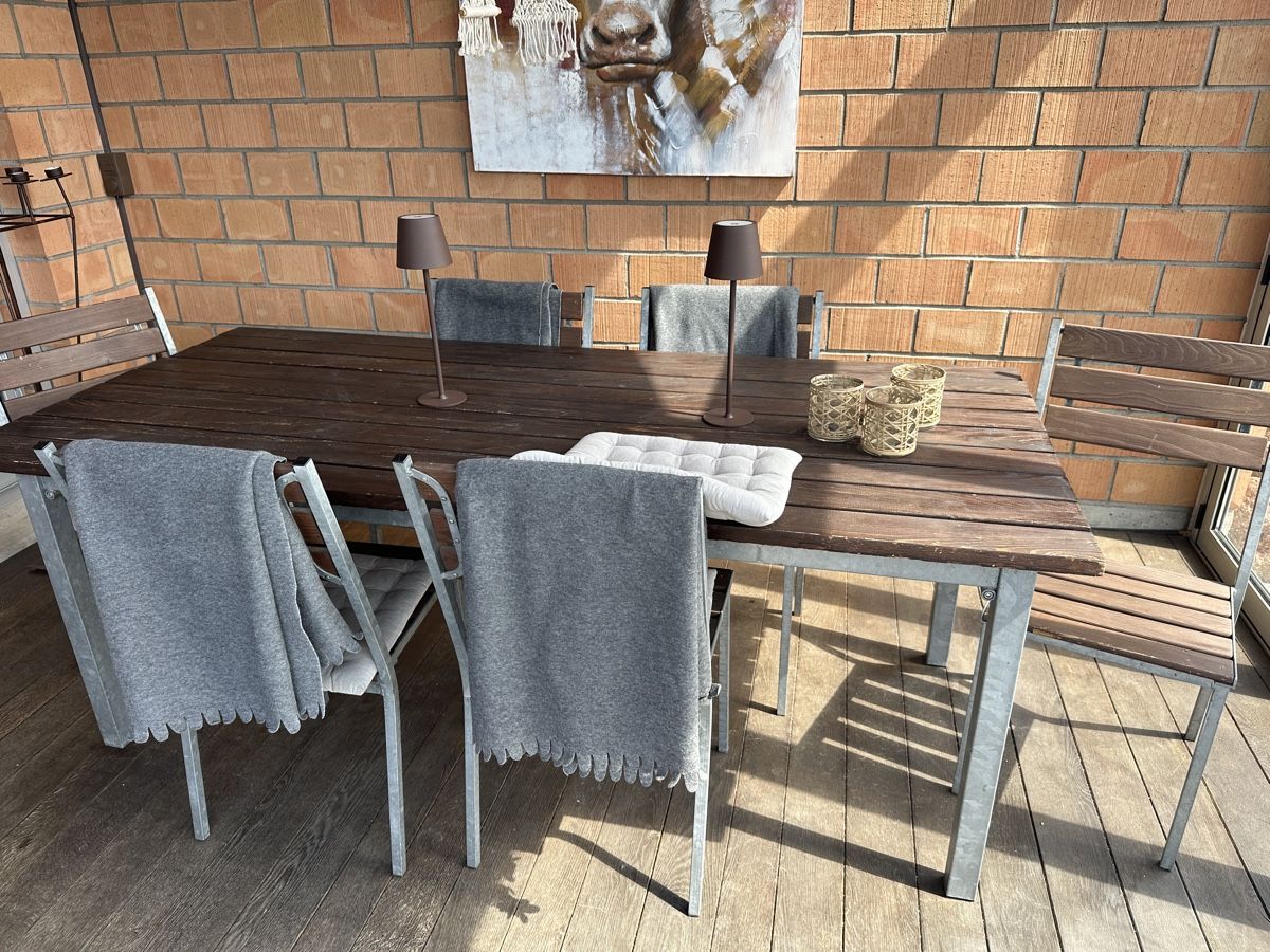 Set di tavolo e panche: Gartentisch Metall Holz mit 6 Stühlen Gebraucht – Usato da Hirzel venduto da Boerge