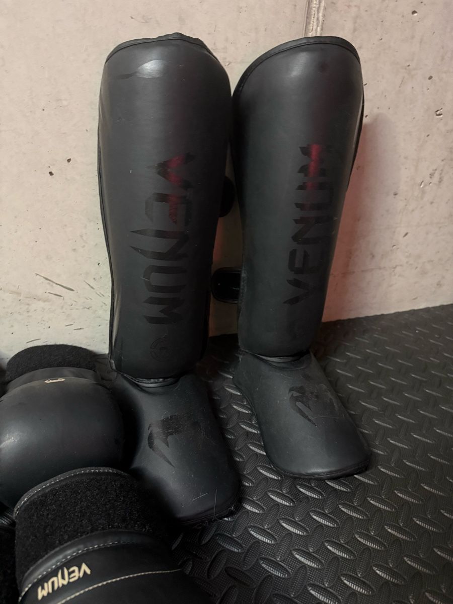 Guanti & manicotti: Boxing und MMA  – Nuovo (secondo la descrizione) da Oberglatt ZH venduto da Toronto94 2