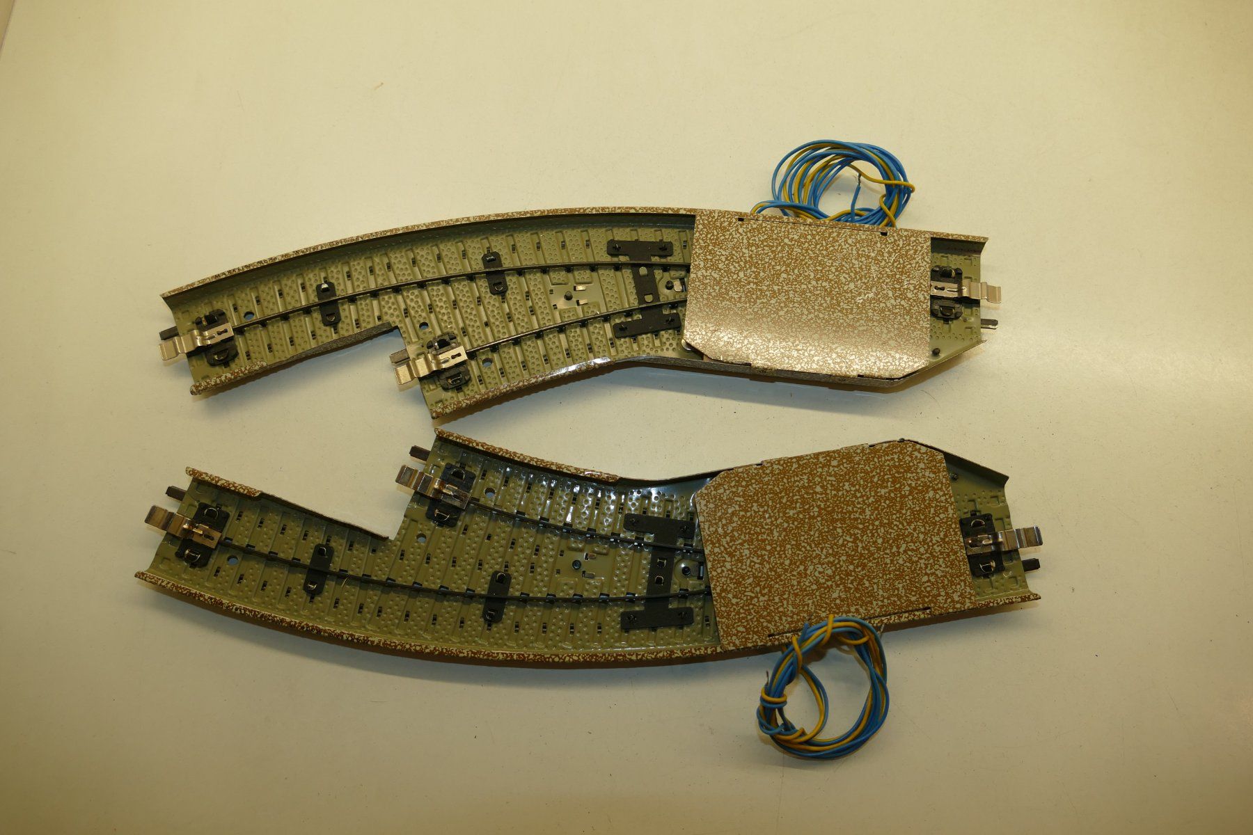 Märklin Modellini di ferrovie: Märklin H0: M-Bogenweichenpaar Einheit 4 – Usato da Niederhasli venduto da rail-duerst 3