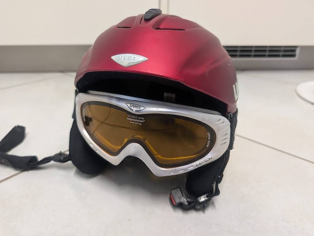 Uvex Caschi: Uvex casque ski avec lunettes 55-59 – Usato da Sonceboz-Sombeval venduto da michael.l