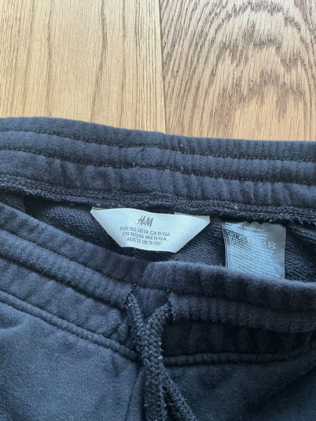 Hosen: H&M Trainerhose Flared – Gebraucht aus Cham von ist_wvm8 2