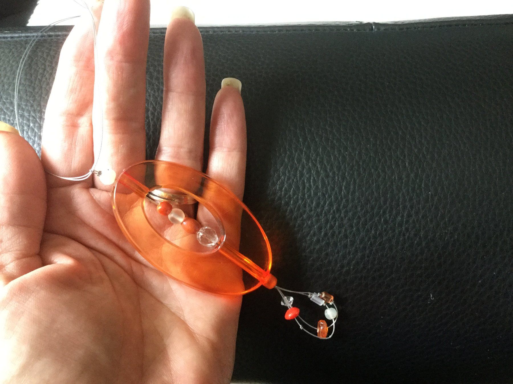 Ketten: Collier artisanal Perle orange plexi & perles de verres – Gebraucht aus Agiez von chouchanelle 4