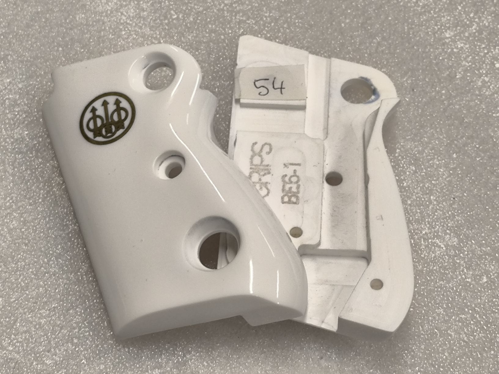 Tiro a segno: Griffschalen Beretta ( 54 ) – Nuovo (secondo la descrizione) da Cama venduto da anto_a