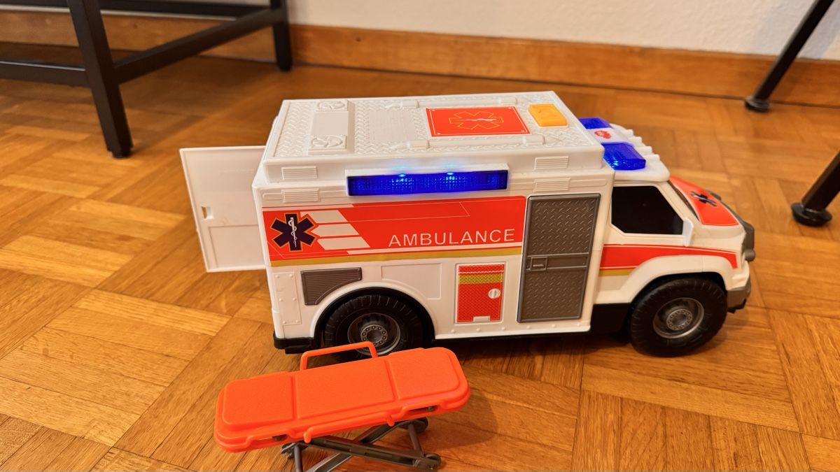 Jouets: Spielzeug Ambulanz  – D'occasion à Zürich par Torrao87