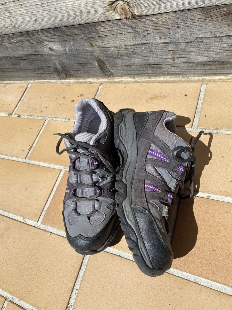 Salomon Scarpe da donna: Salomon hiking shoes – Usato da St-Cergue venduto da noabzz