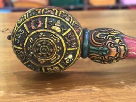Damaru tibétain artisanal – Instrument rituel et décoratif