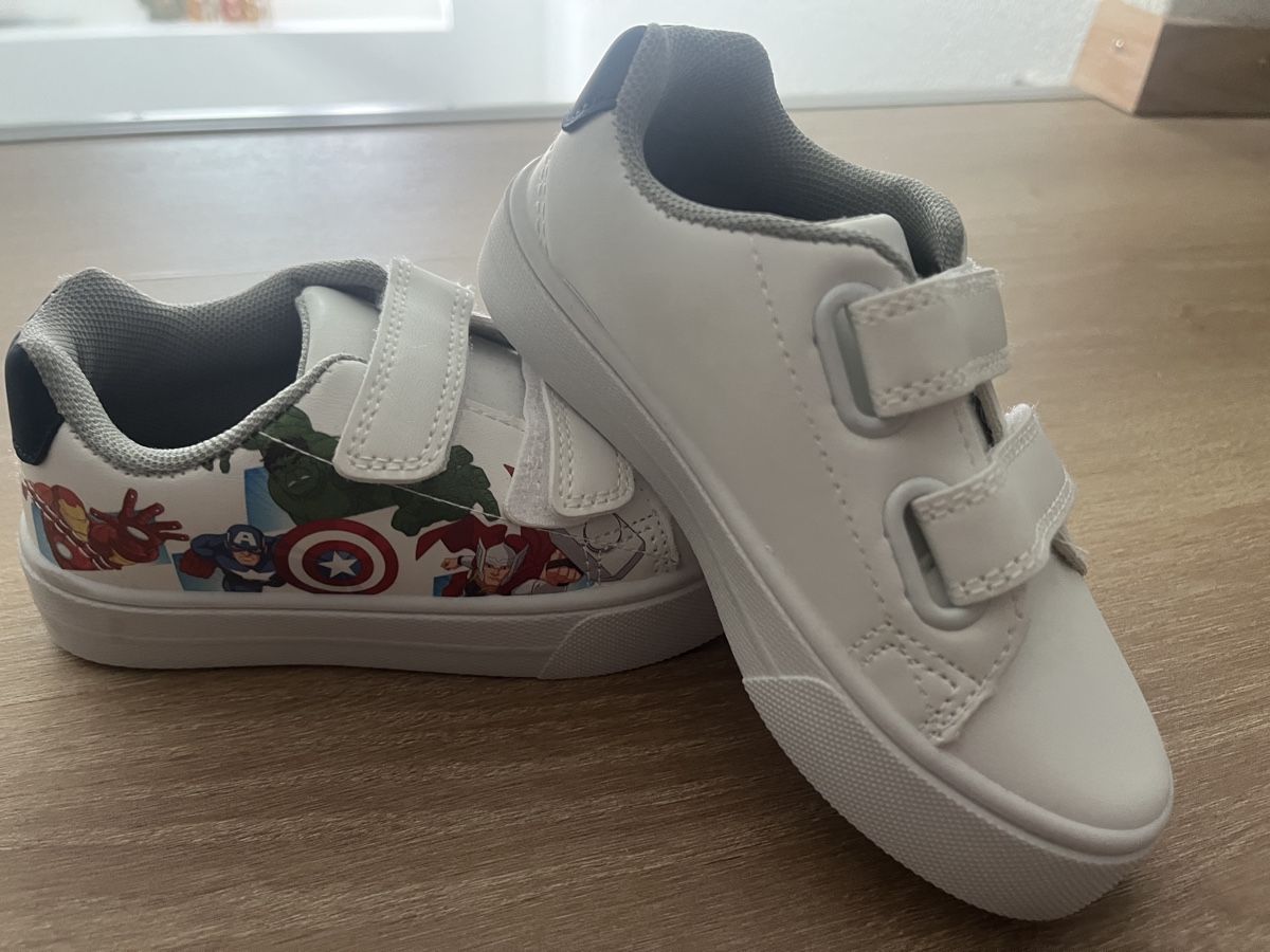 Schuhe für Jungen: Kinder Sneakers Avengers – Neu (gemäss Beschreibung) aus Embrach von Laura2386
