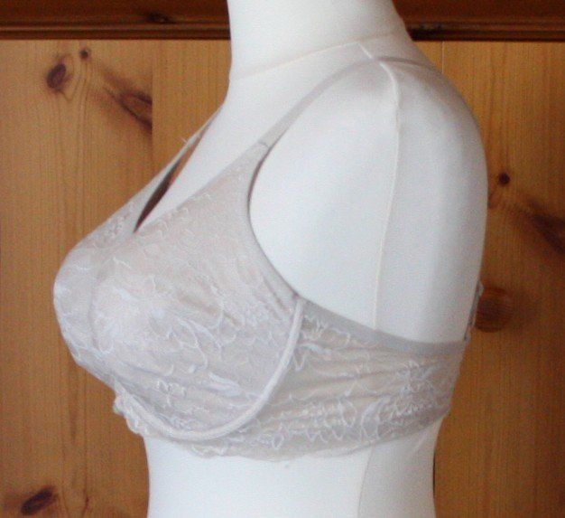 Altra biancheria intima: BH beige Spitze 85DD (20) – Usato da Flüelen venduto da Diversicum-Curvy 2