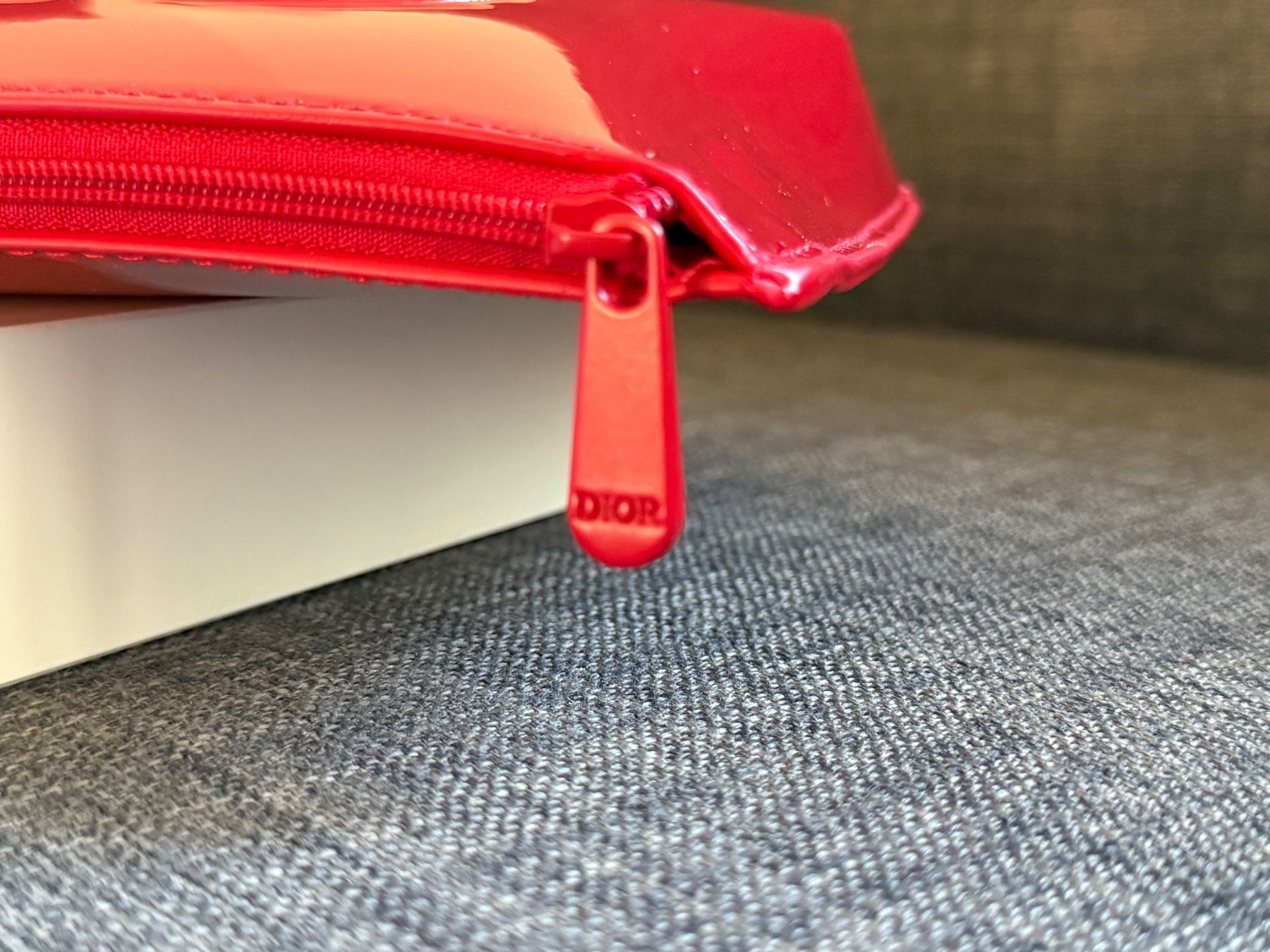 Dior Kosmetikkoffer: Dior Red Pouch – Neu und originalverpackt aus Luzern von sas_r89l 1