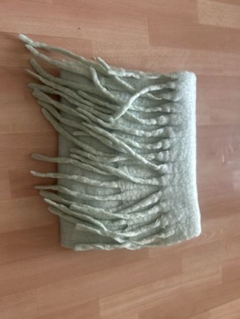 Mintgrüner Winter Schal mit Fransen