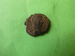 uralte Bronzemünze  15 mm     1.45 g