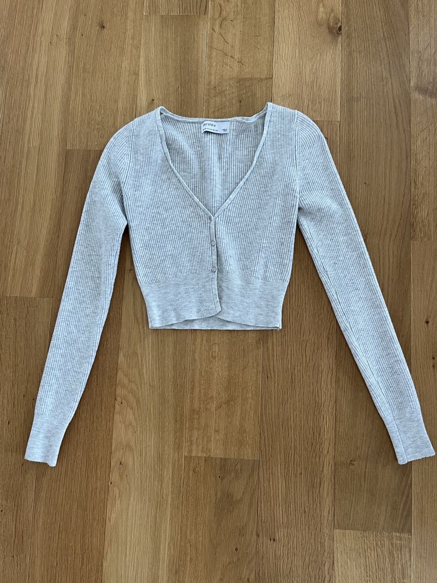Maglioni & Felpe: Crop Top Jäckchen Cardigan hellgrau XS 34 – Usato da Rotkreuz venduto da rinchee