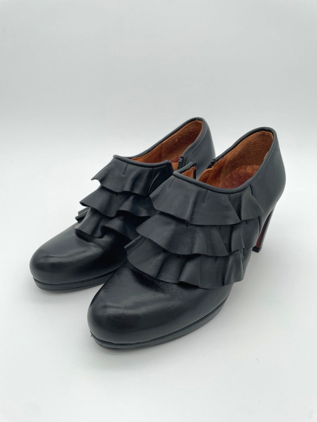 Chie Mihara Scarpe da donna: Chie Mihara Ruffle Klassischer Pump EU 39.5 Schwarz – Usato da Zürich venduto da shoe_shop 2
