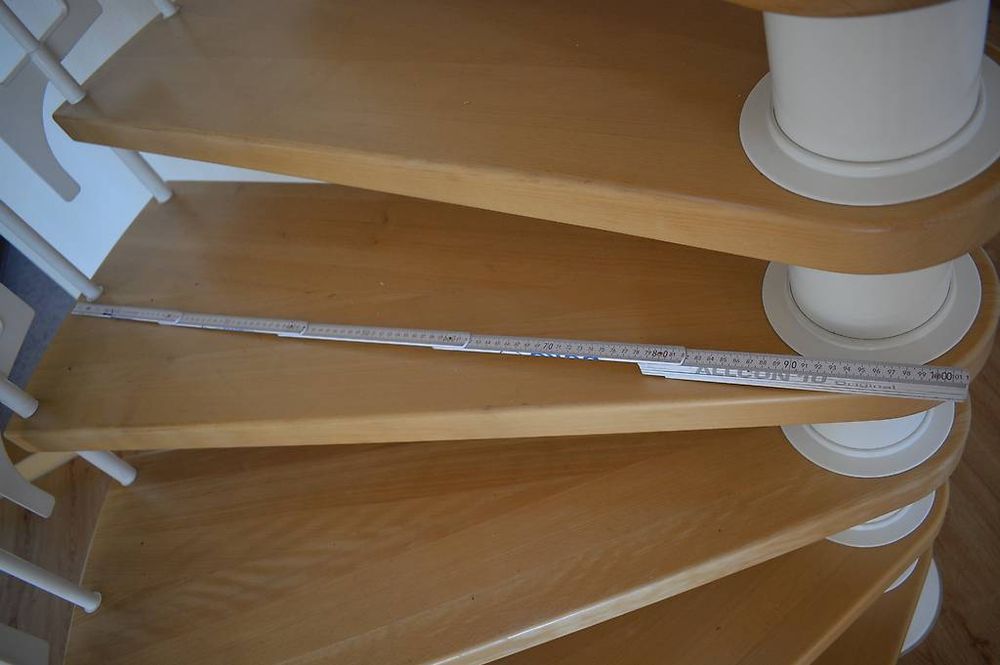 Treppen: Massive Wendeltreppe aus Buche zu verkaufen (Weiss) – Gebraucht aus Bonstetten von introwertyk 1