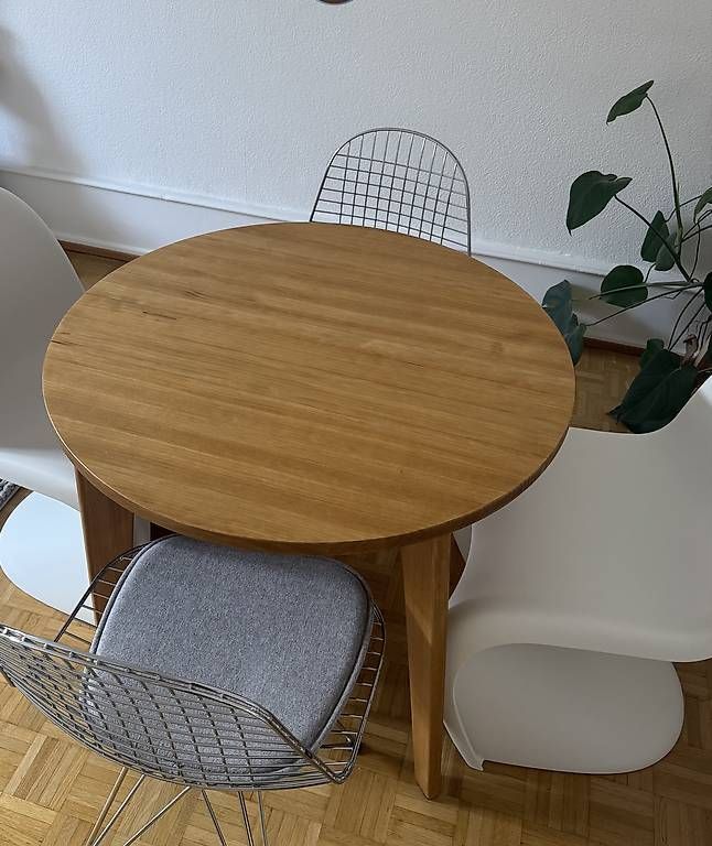 Tables: Runder Eichen-Esstisch  hochwertiges Design aus Spanien  – D'occasion à Basel par liv99 1