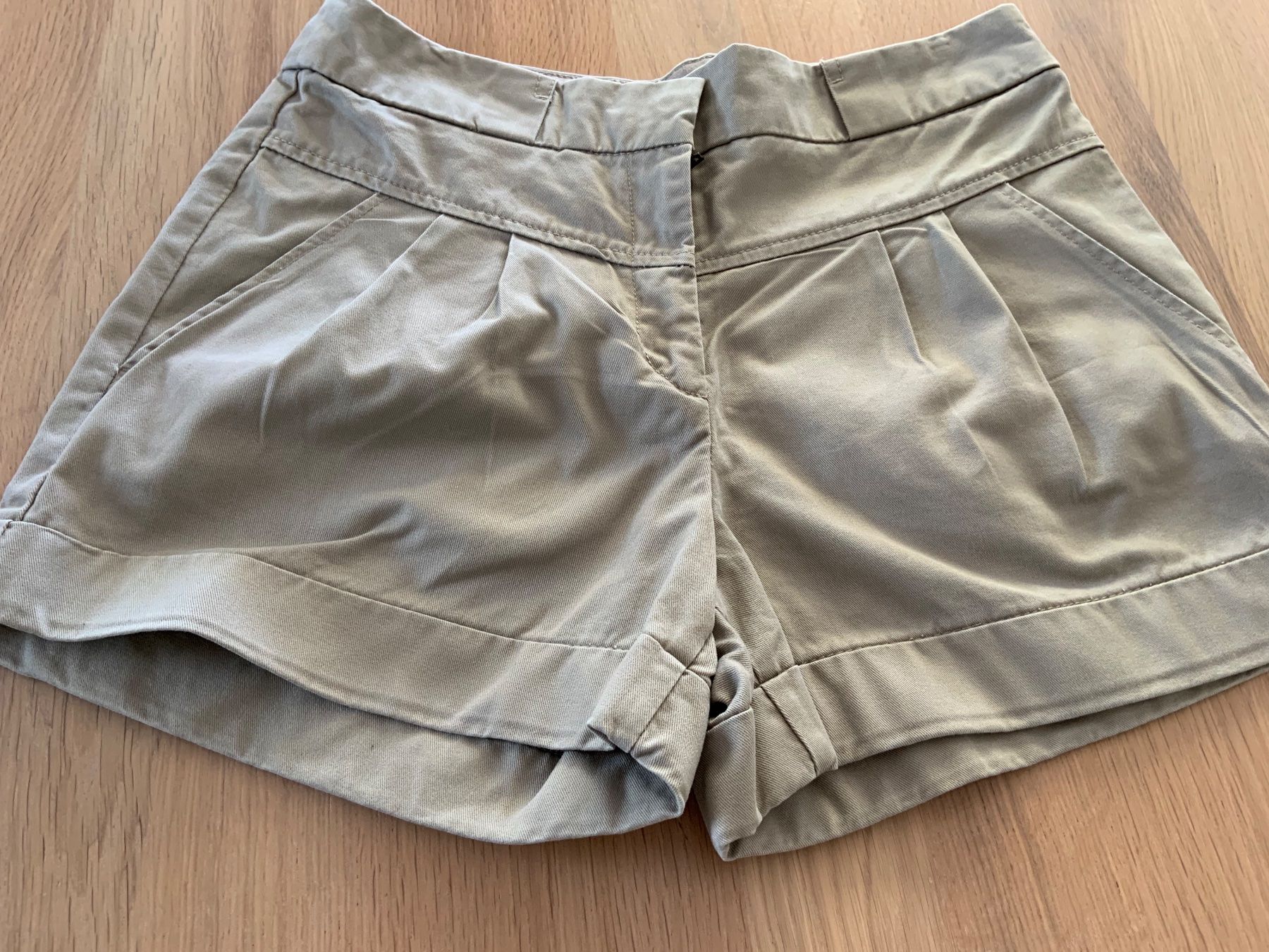 Pantaloni: Short – Usato da Ecublens VD venduto da timily 1