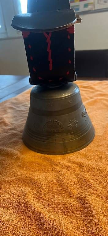 Campanacci mucche: Alte schöne Glocke  – Usato da Zürich venduto da Michaellackas 1