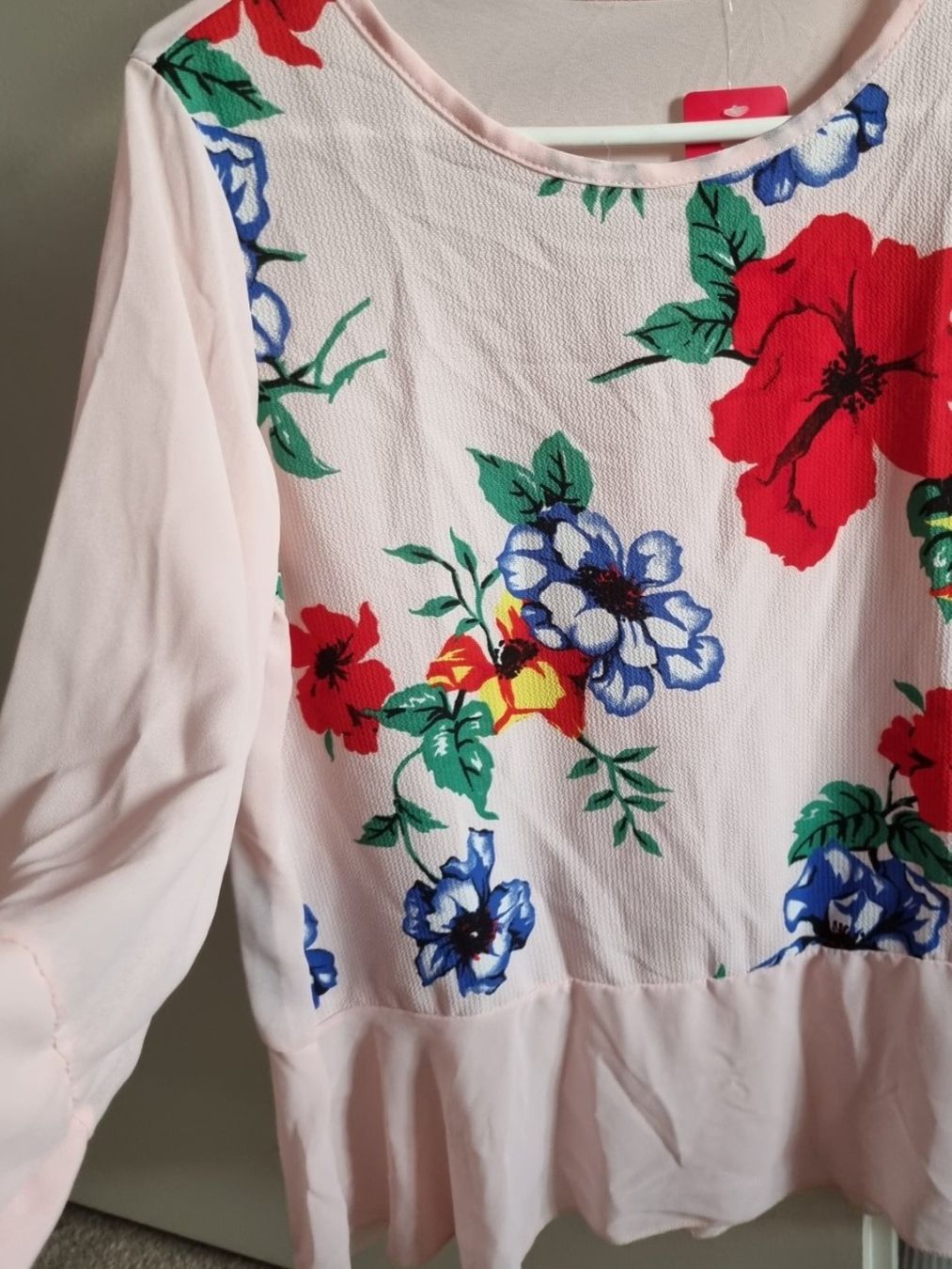 Camicette: Bluse mit Blumen neu Gr.M – Nuovo e nell'imballaggio originale da geroldswil venduto da Gumball1 2