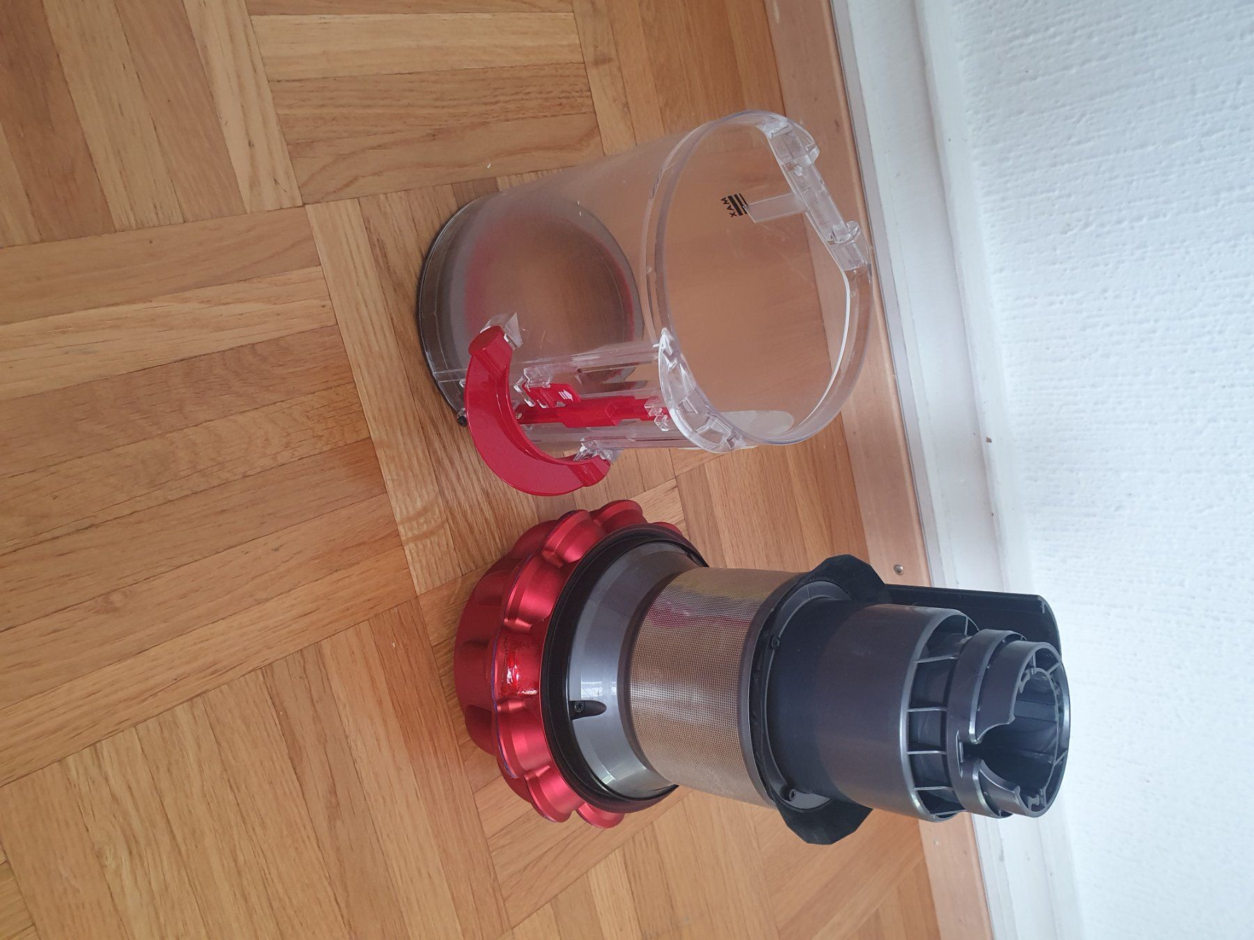 Dyson Aspirateurs & Accessoires: Cyclone Dyson V10 pour pièces – Défectueux à Prilly par RoDyRe 1