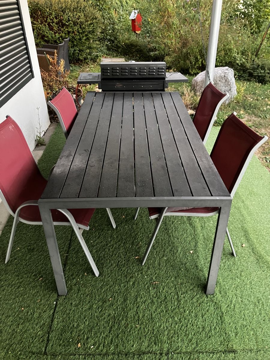 Set di tavolo e panche: Gartentisch + 4 Stühle – Usato da Oberengstringen venduto da Marc.Furrer