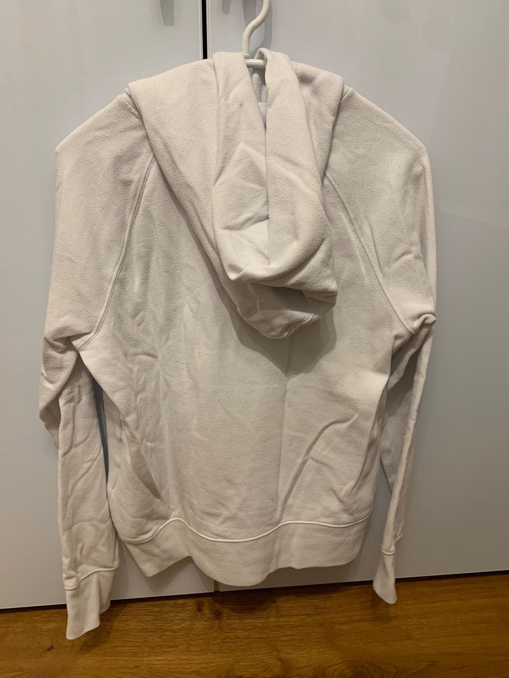 Levi's Pullover & Sweatshirts: Kapuzenpulli Marke Levi‘s, Farbe Weiss, Gr. S – Gebraucht aus Einsiedeln von important__ 1