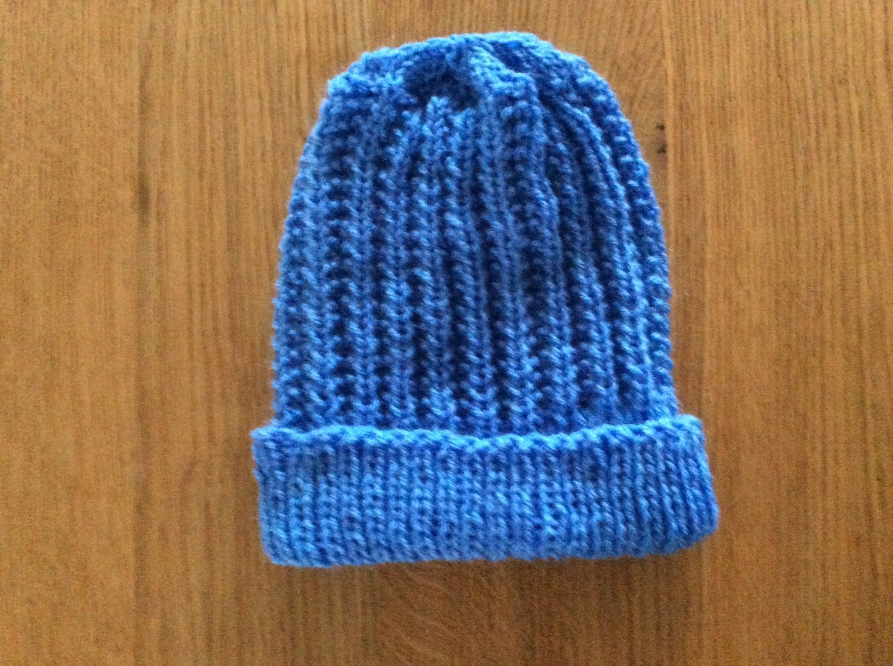 Altro in  Abbigliamento & Accessori: Warme Handgestrickte Damen - Mütze – Nuovo (secondo la descrizione) da Wetzikon ZH venduto da FeeF