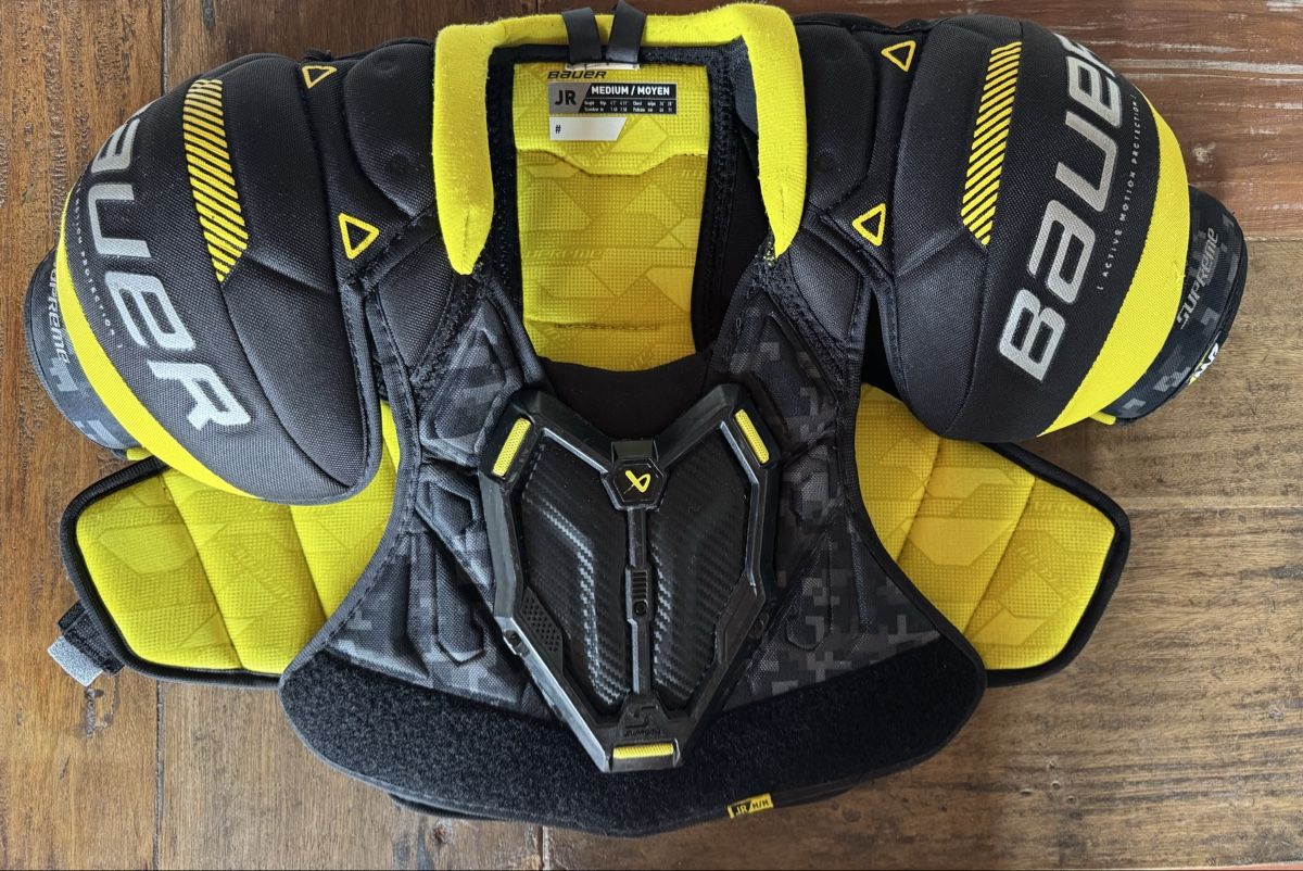 Bauer Protections: Bauer Supreme M3 Brustpanzer JR Medium gebraucht – D'occasion à Neuhausen am Rheinfall par Sachi78