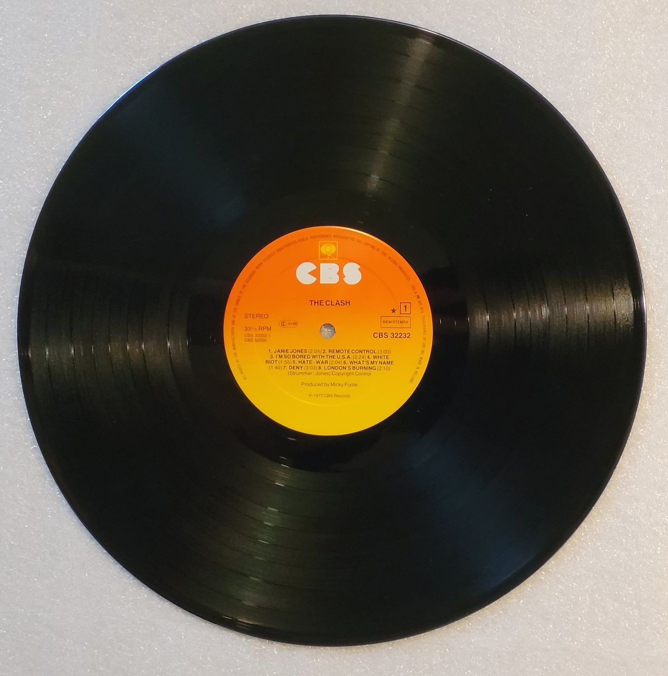 Dischi in vinile: The Clash - Vinyl von 1977 – Usato da Zürich venduto da Avd 6