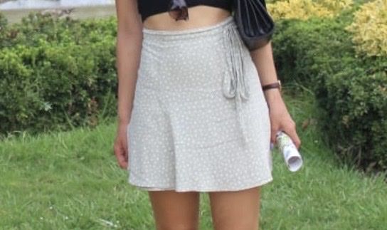 Brandy Melville Gonne: Brandy Melville Wrap Skirt – Usato da Wil SG venduto da aiy_fnm9