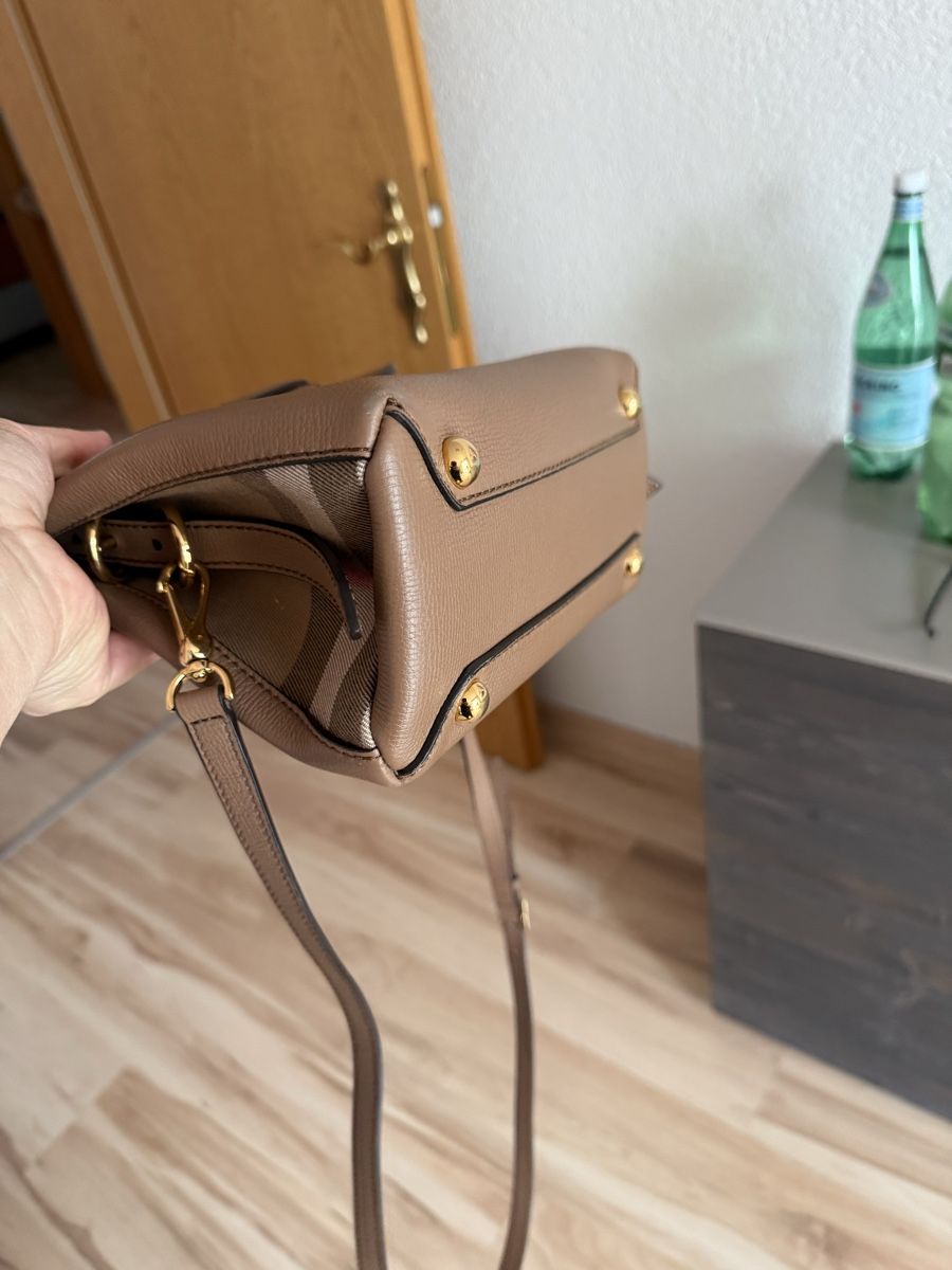 Borse da donna: Burberry Handtasche Damen, Leder, beige – Usato da Subingen venduto da terli 1