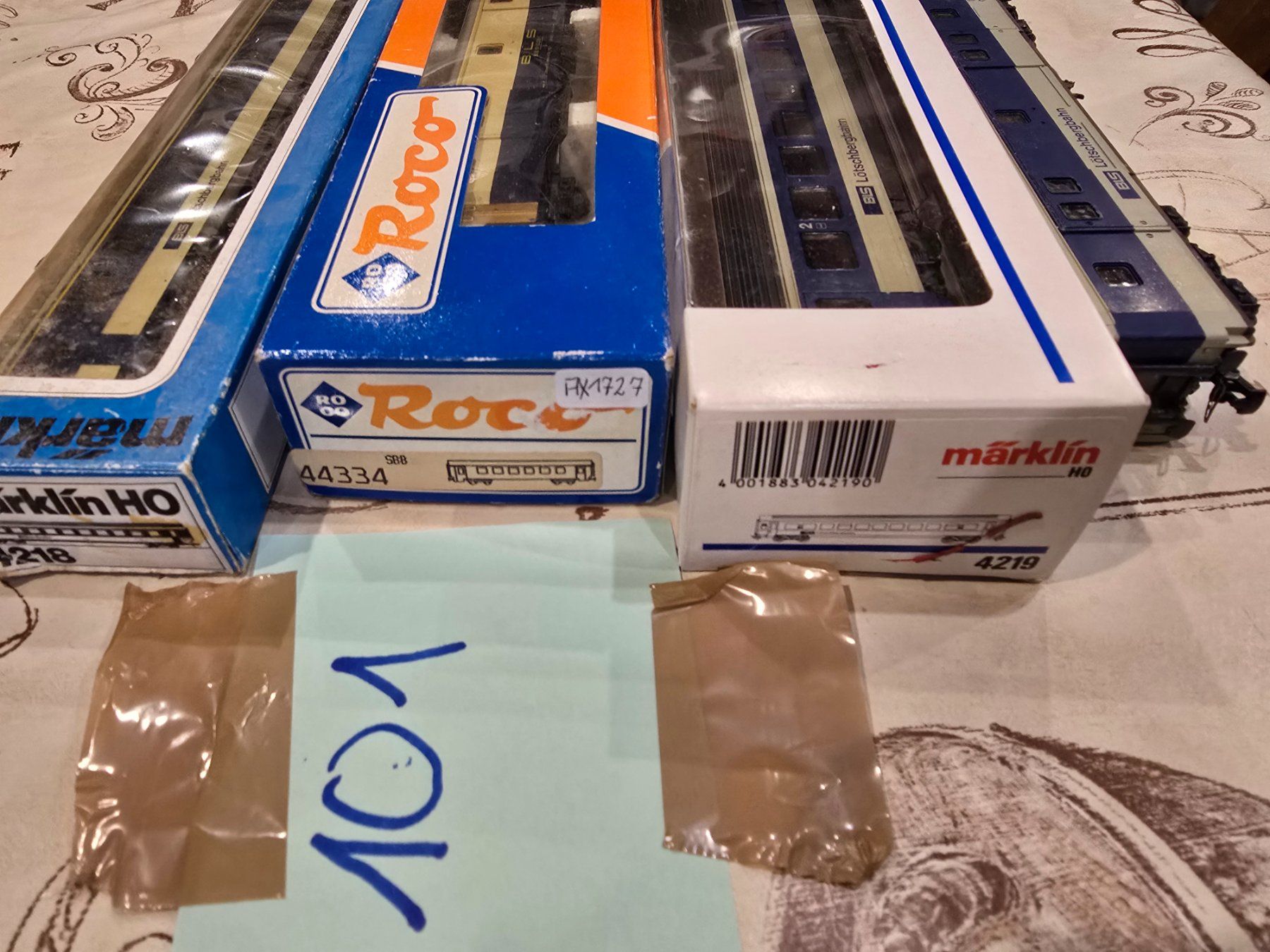 Modellini di ferrovie: BLS Wagen Roco 2 mal +  2 mal Märklin – Usato da Mauren TG venduto da Defrancesco 5