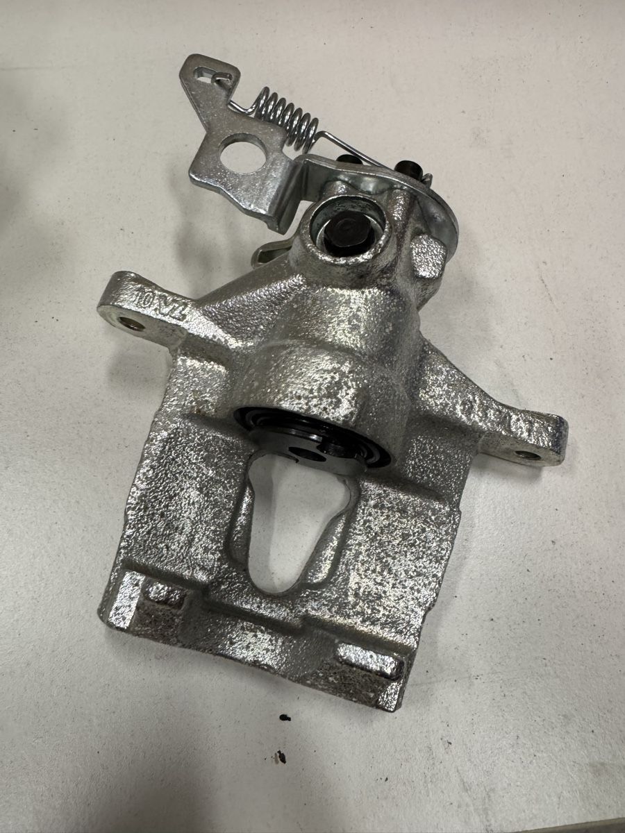 Ford Alle Autoersatzteile: Bremssattel Ford Mondeo Mk3 Kombi – Gebraucht aus St. Gallen von Gabver 3