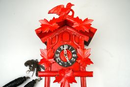 Kuckucksuhr rot aus Holz 1944 Regula-Werk Dekoration Vintage