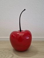 Stylische XXL Deko-Kirsche / Skulptur in Hochglanz-Rot