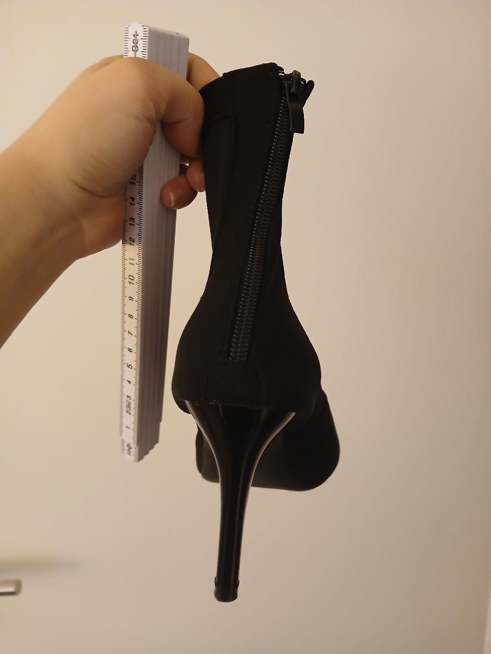 Scarpe da donna: Schwarze Peep-Toe Stiefeletten, Gr. 39 – Nuovo (secondo la descrizione) da Niederrohrdorf venduto da Sabrina1041 3