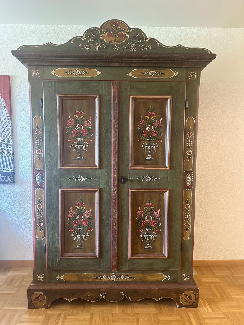 Pfister Armadi: Schrank mit Malerei Blumen im Bauernstil – Usato da Belp venduto da Bruno7327