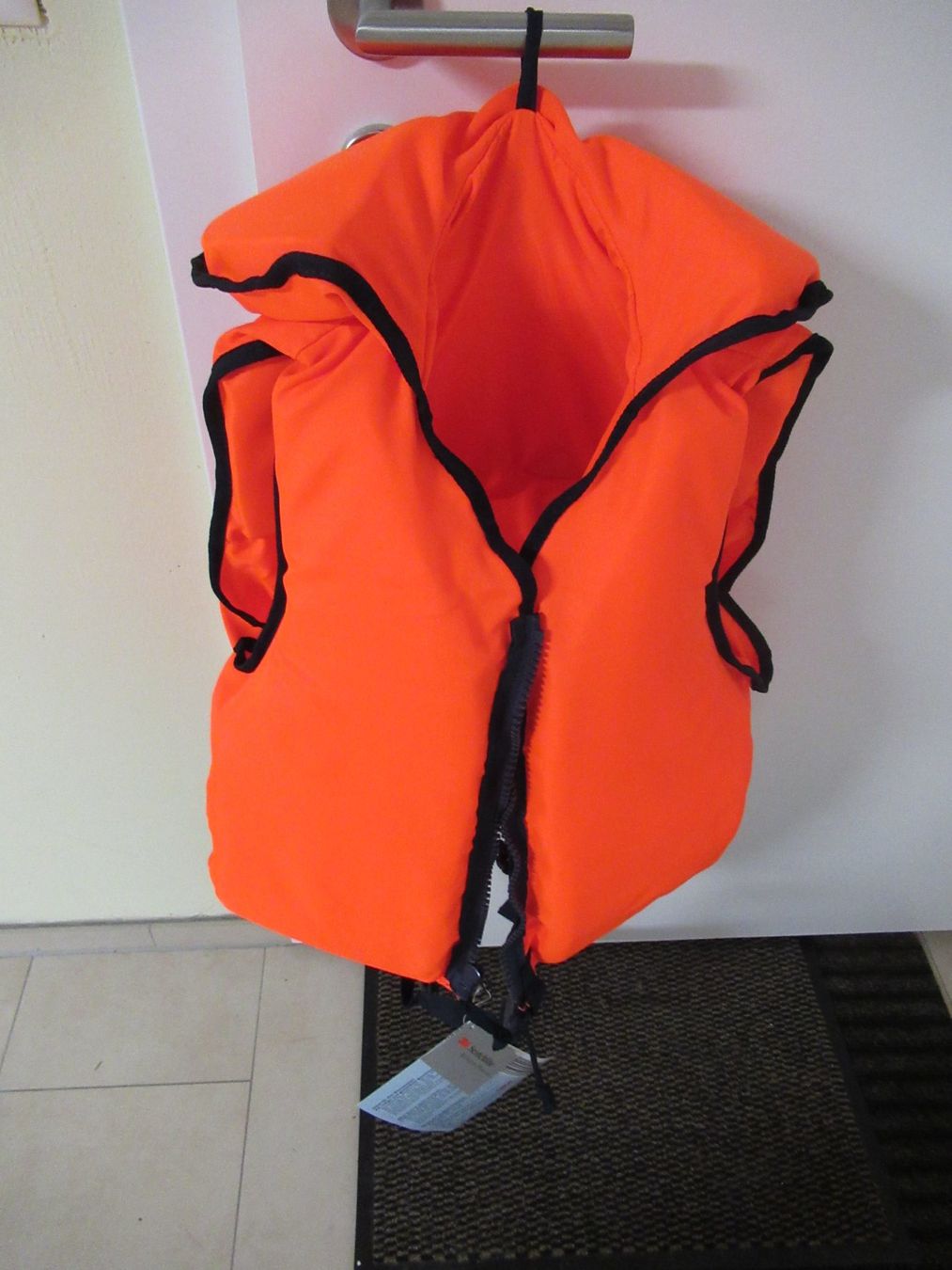 Gilets de sauvetage: Rettungsweste neu, klein  - 50 -70 Kg – Neuf (Voir description) à Landquart par Jing 3