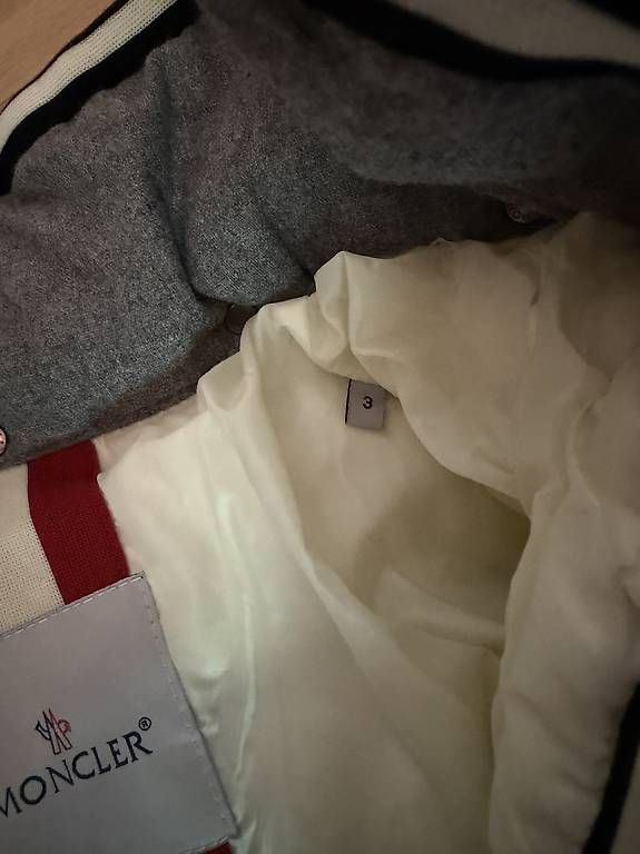 Moncler Giacche: Moncler Jacke – Nuovo (secondo la descrizione) da Giswil venduto da joel_rohrer03 4